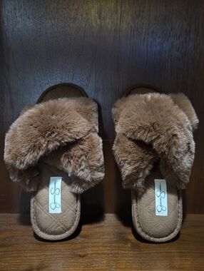 JESSICA SIMPSON PLUSH FAUX FUR CRISSCROSS SLIPPERS